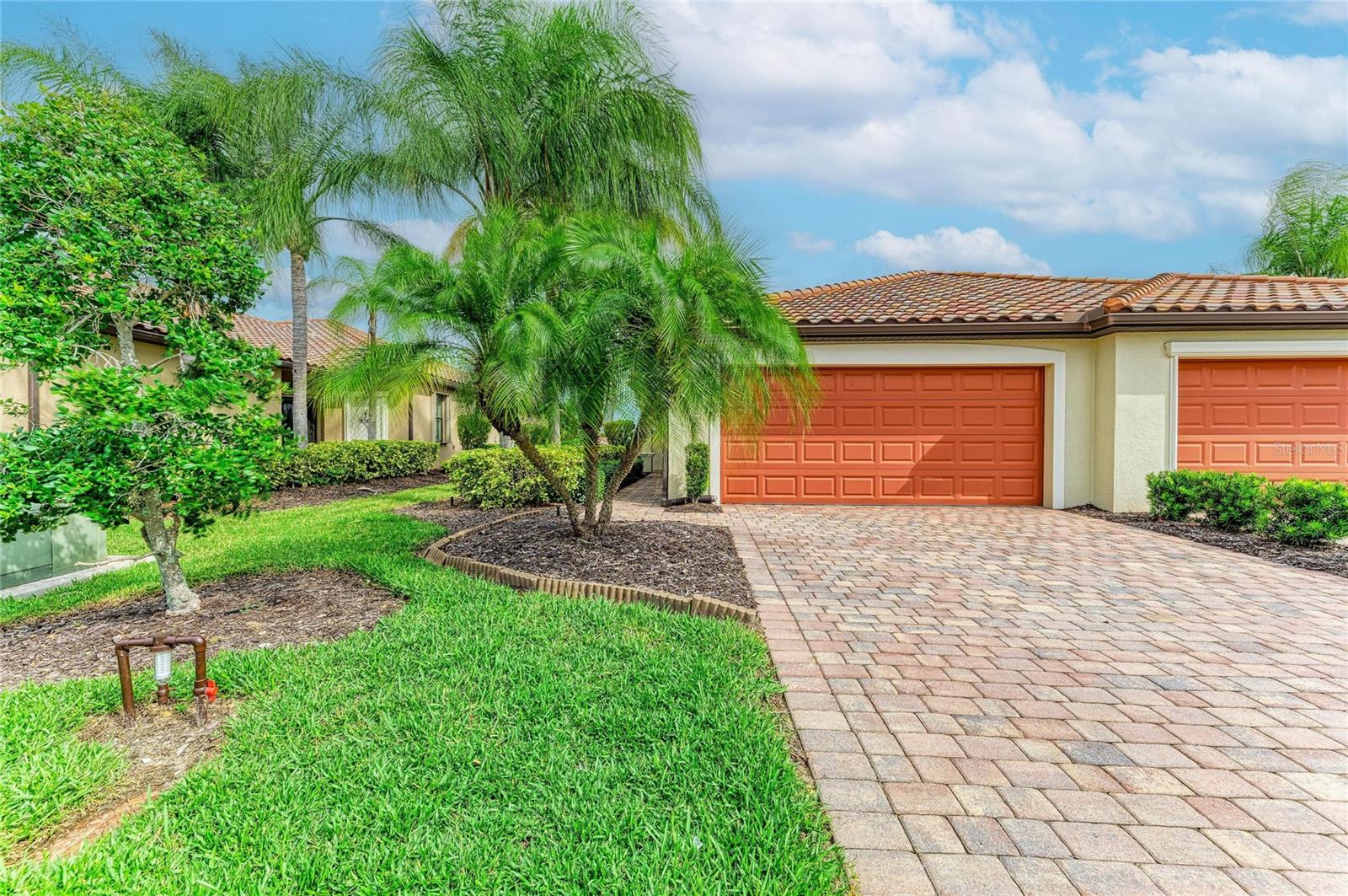 Single Family Residence in BRADENTON, FL - Daniel Dourado