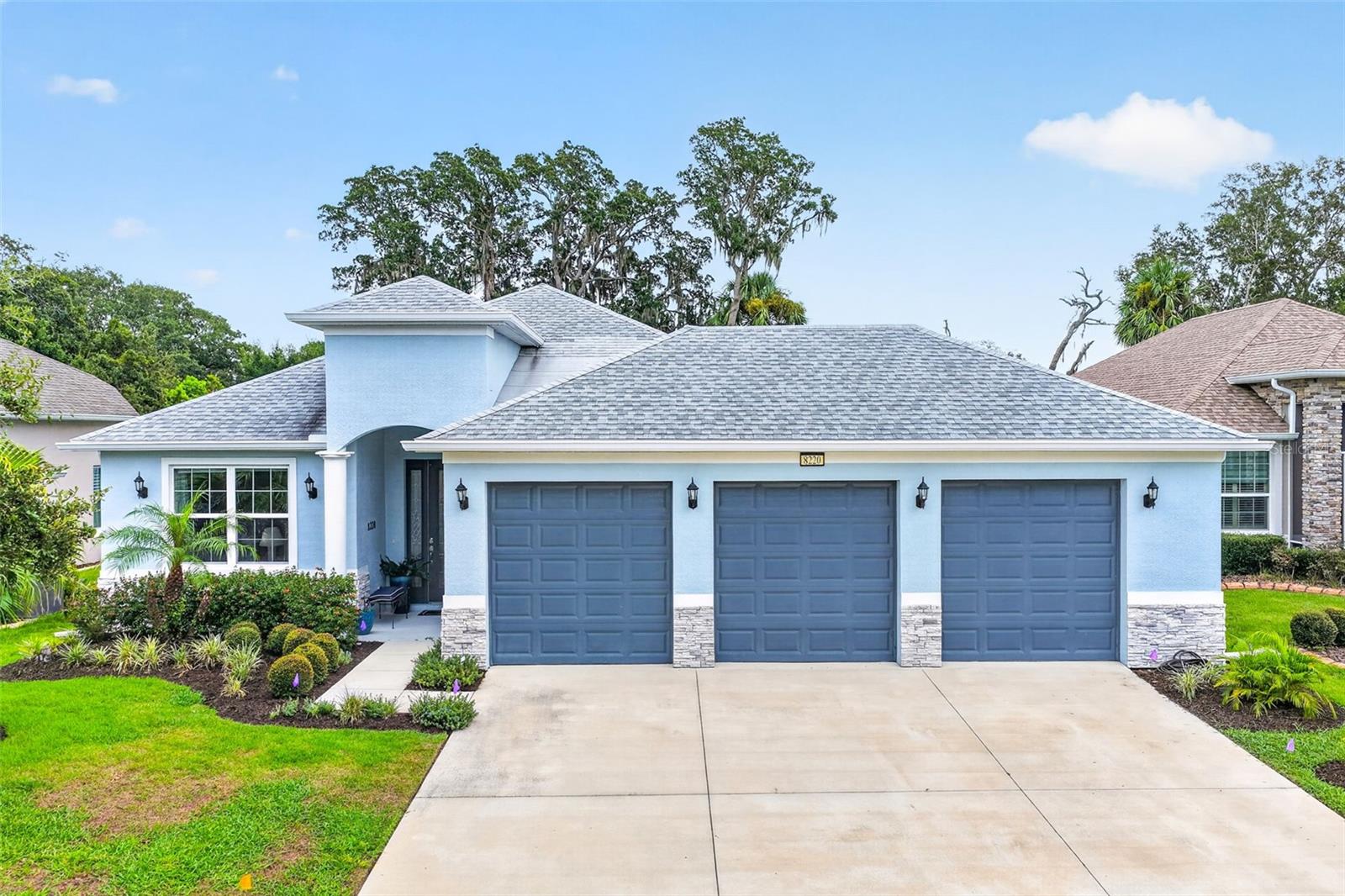 Single Family Residence in MOUNT DORA, FL - Daniel Dourado