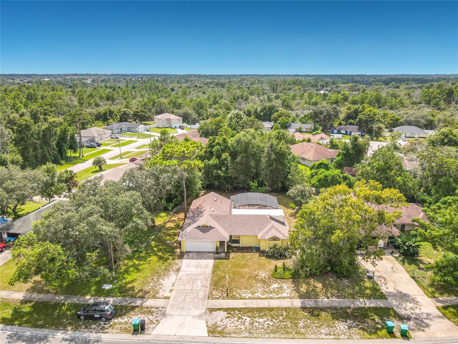 Single Family Residence in DELTONA, FL - Daniel Dourado