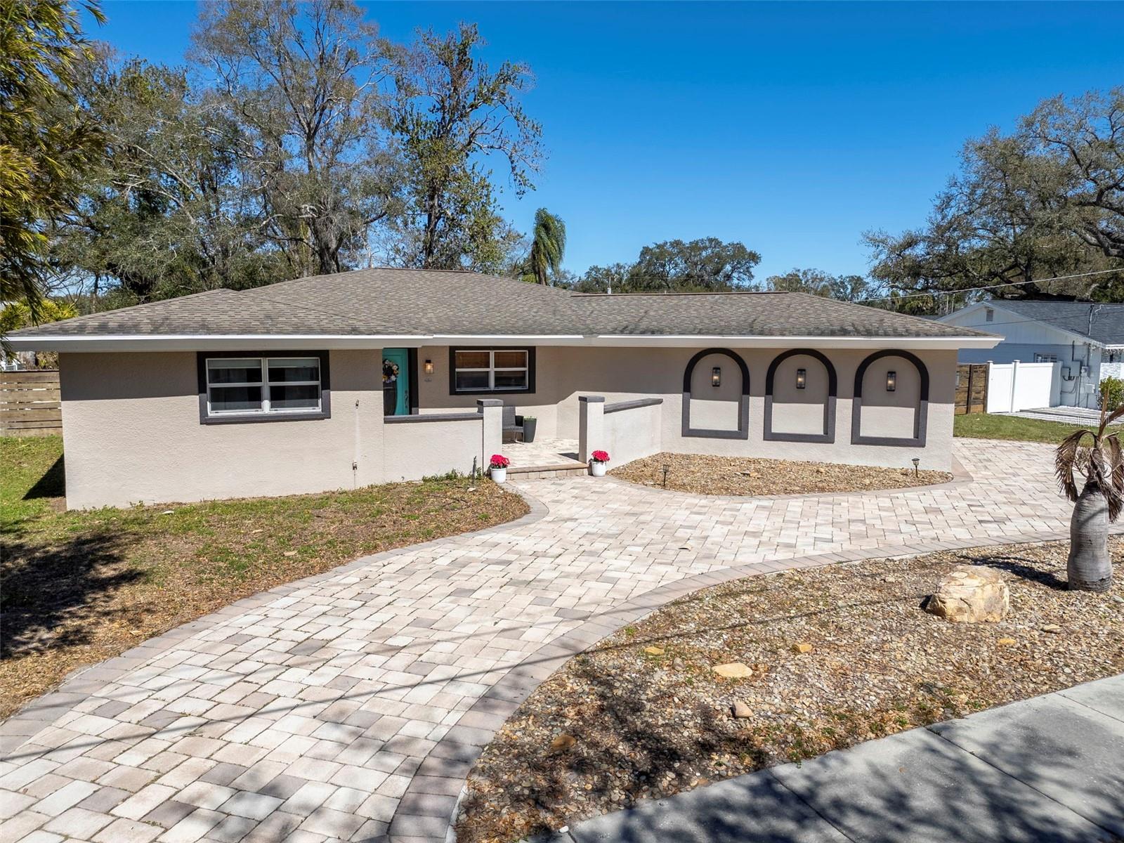Single Family Residence in TAMPA, FL - Daniel Dourado