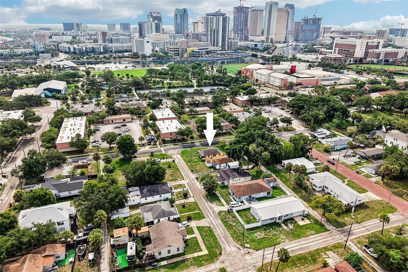 Single Family Residence in TAMPA, FL - Daniel Dourado