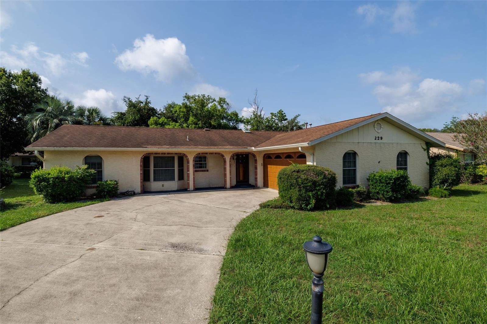 Single Family Residence in DAYTONA BEACH, FL - Daniel Dourado