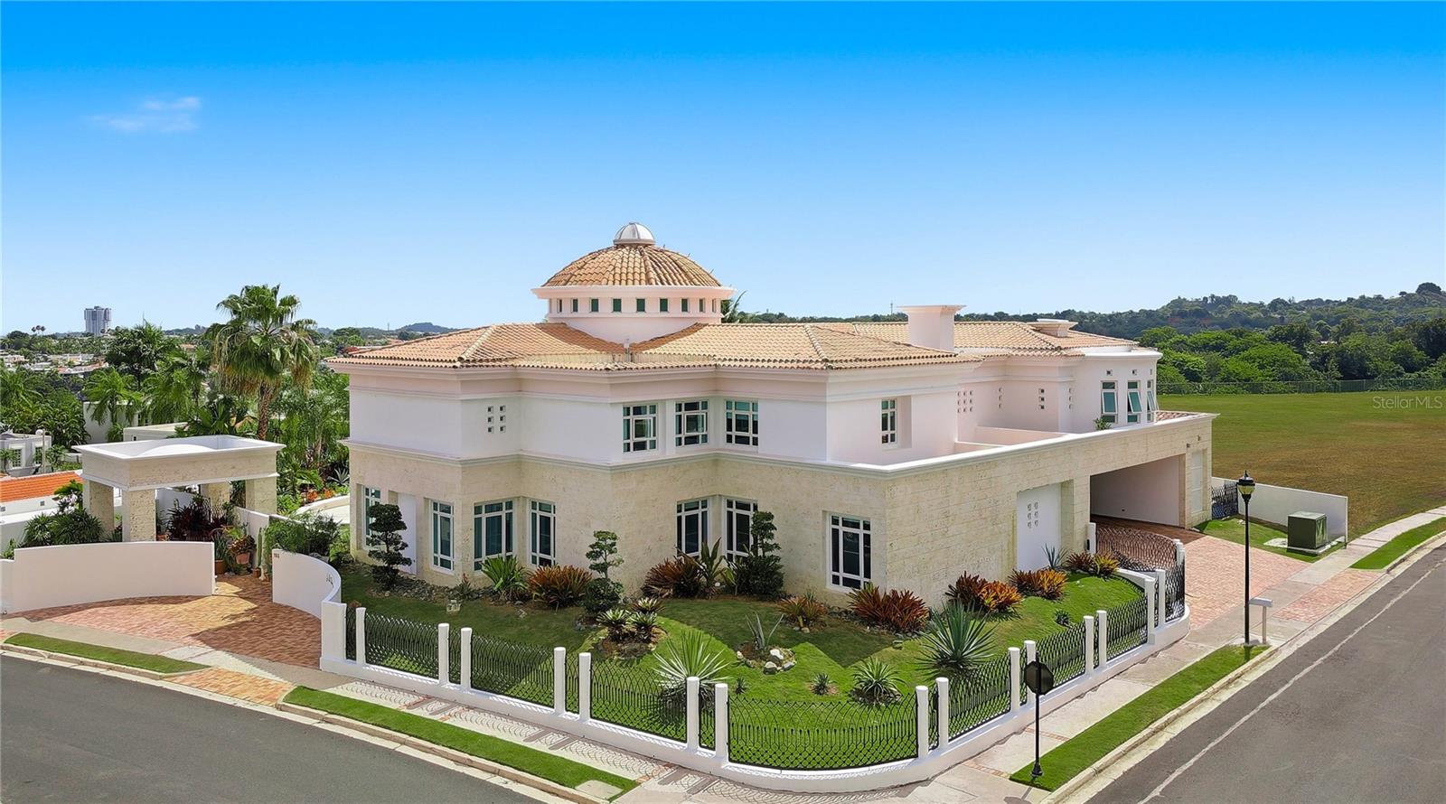 Single Family Residence in SAN JUAN, PR - Daniel Dourado