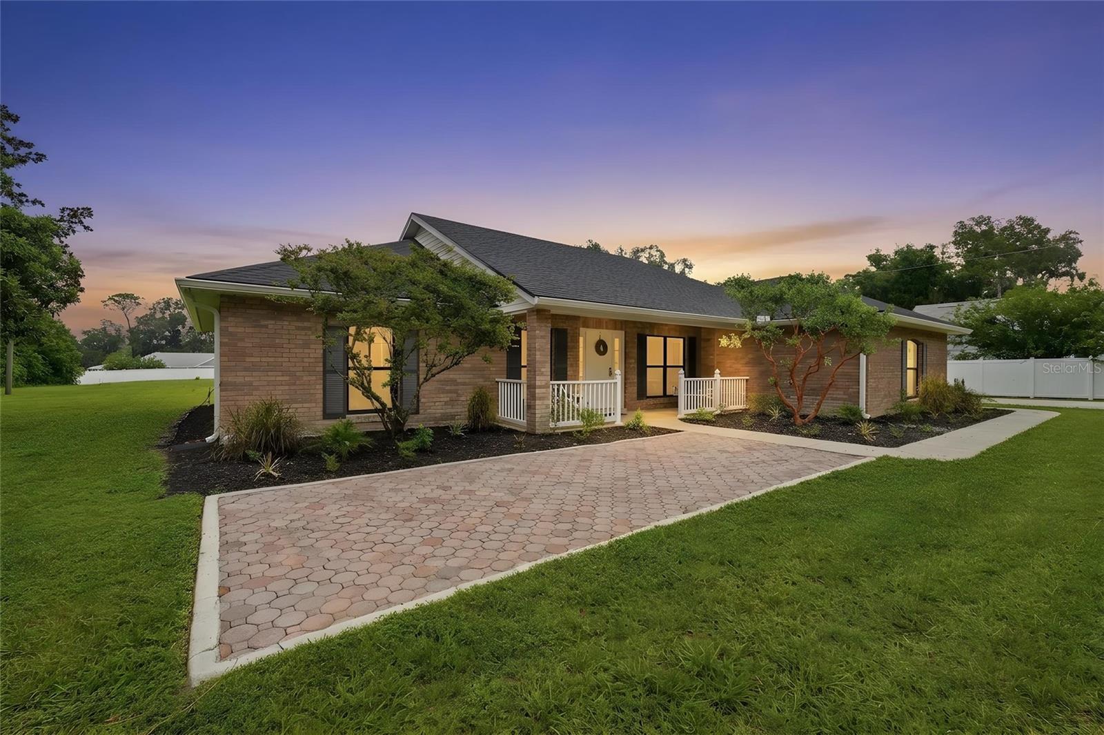 Single Family Residence in DELAND, FL - Daniel Dourado