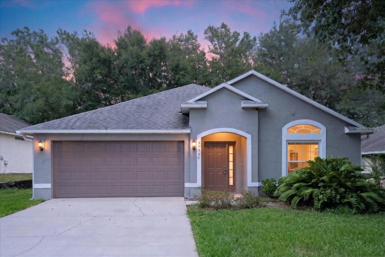 Single Family Residence em SORRENTO, FL - Daniel Dourado