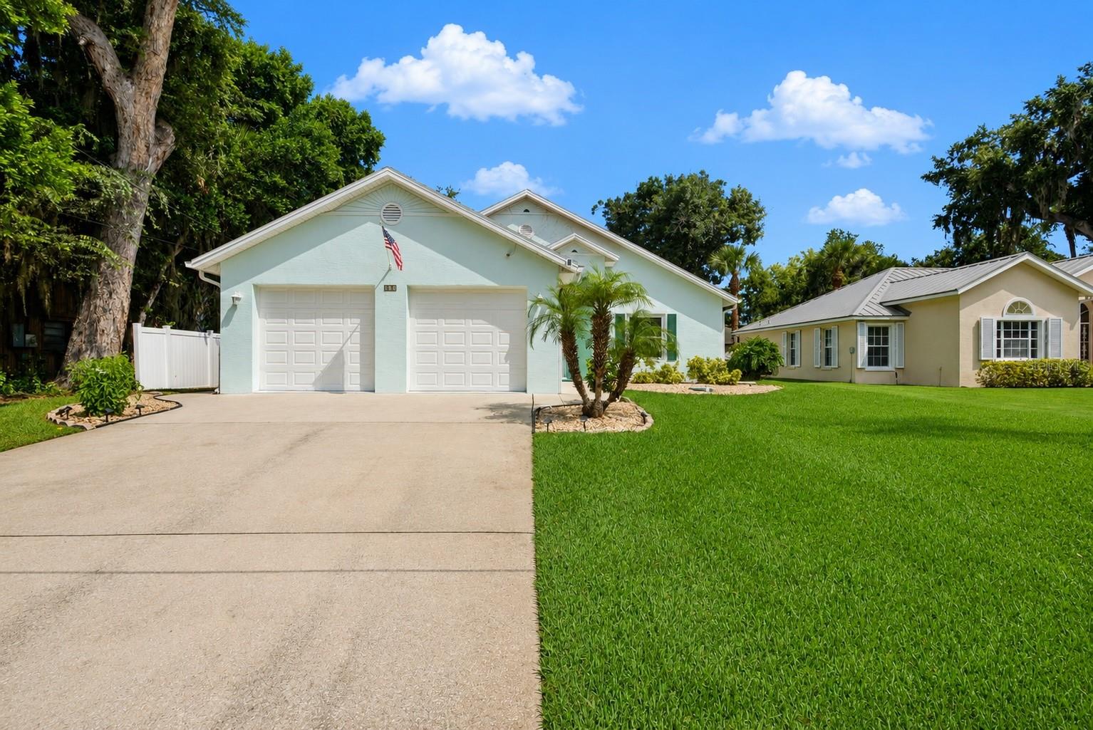Single Family Residence in EDGEWATER, FL - Daniel Dourado