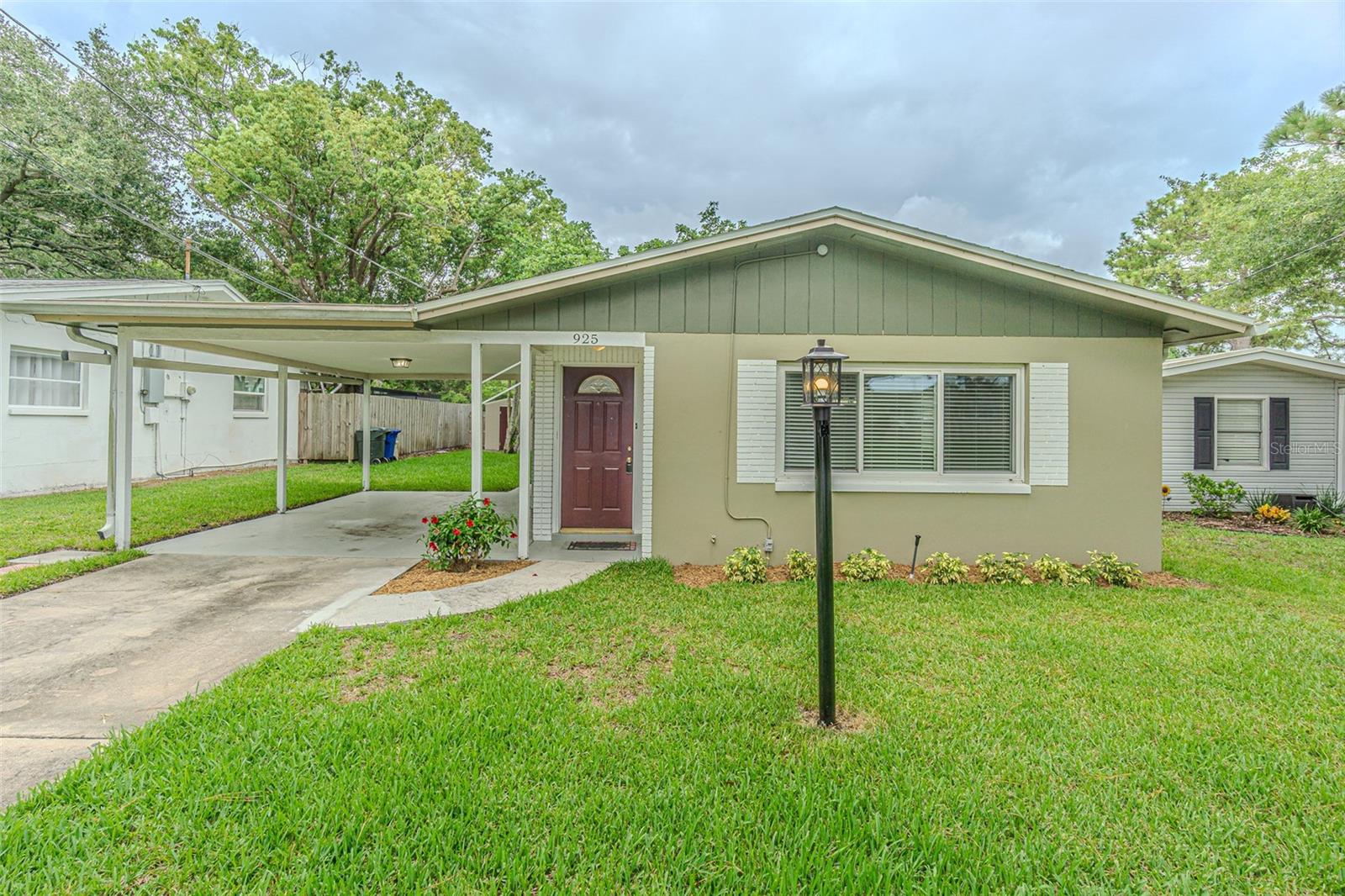 Single Family Residence in DUNEDIN, FL - Daniel Dourado