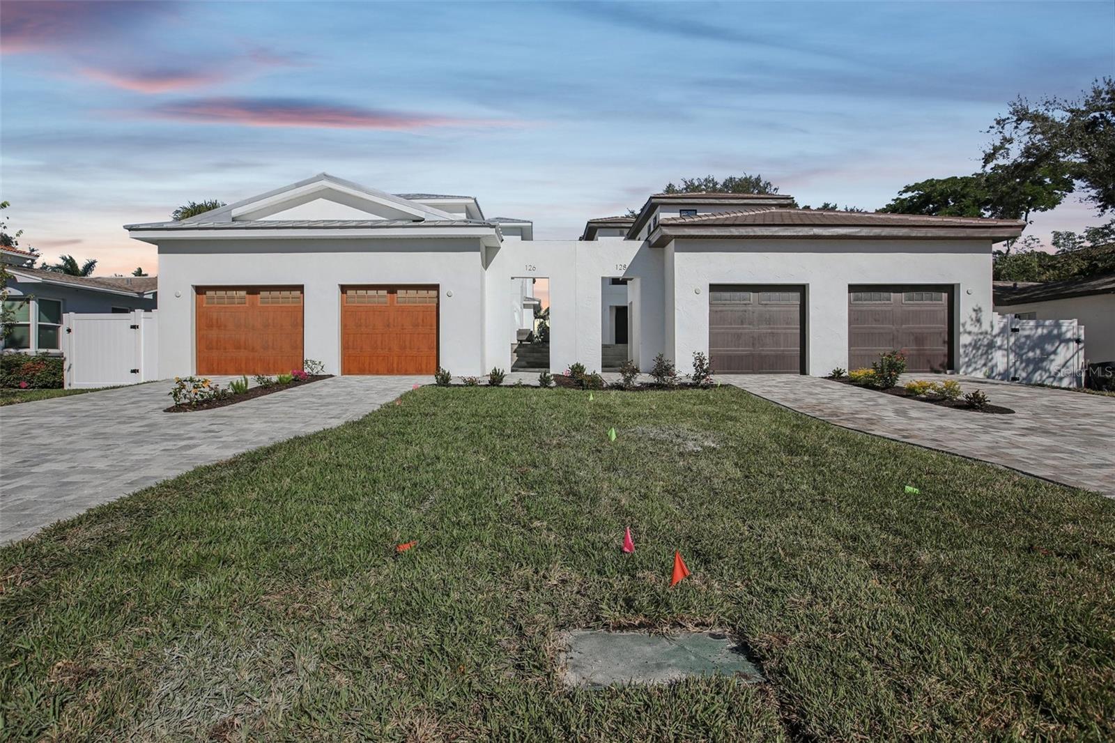 Single Family Residence in ST PETERSBURG, FL - Daniel Dourado