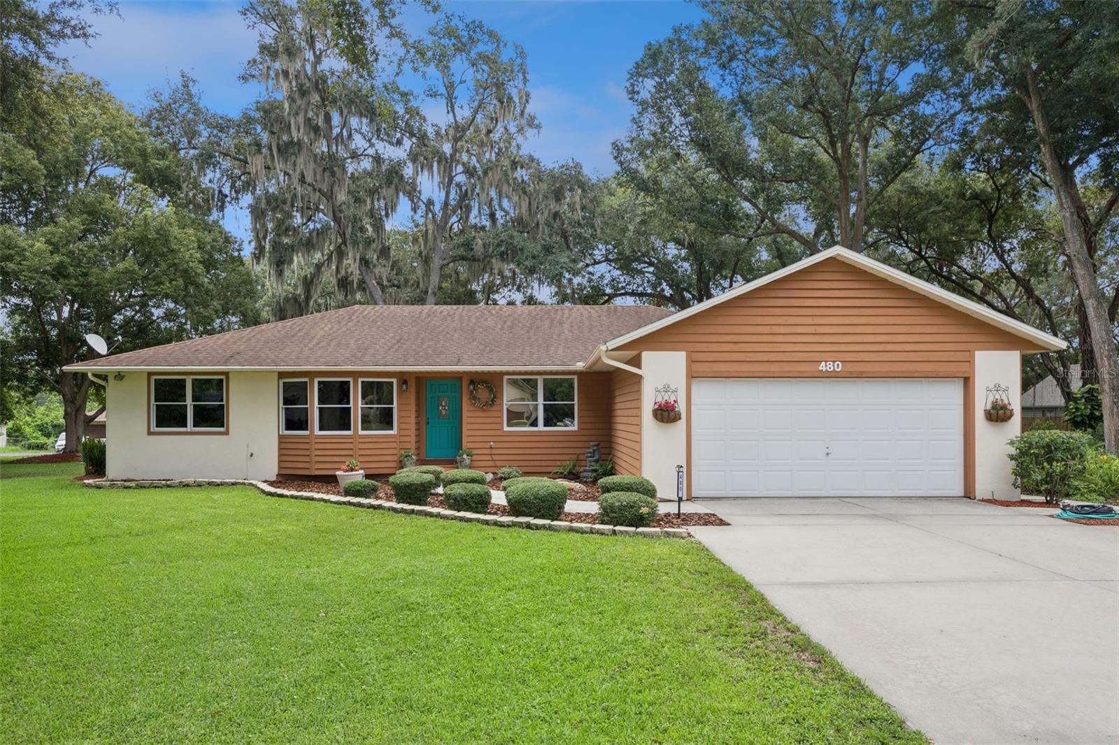 Single Family Residence in MOUNT DORA, FL - Daniel Dourado
