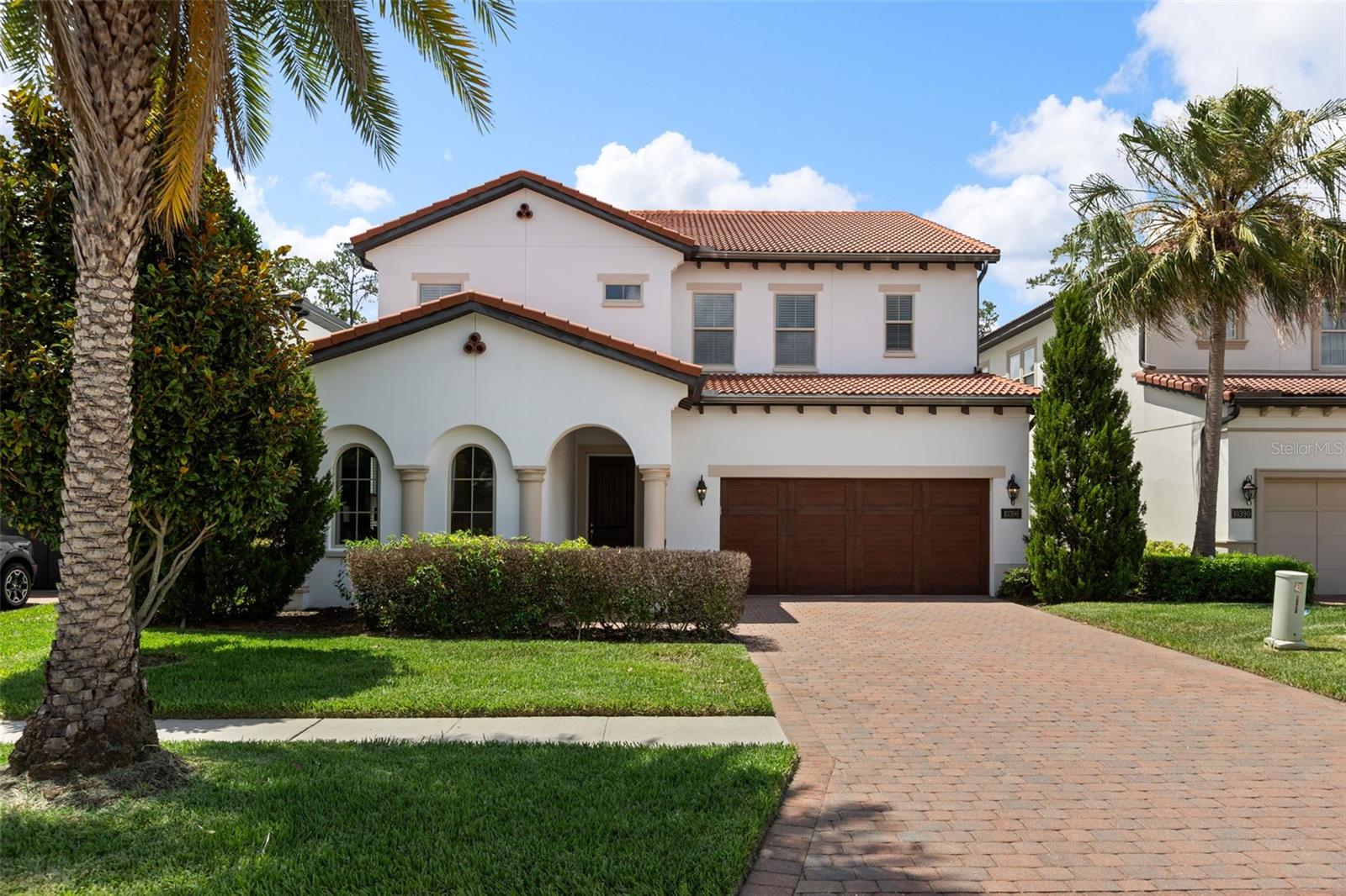 Single Family Residence in ORLANDO, FL - Daniel Dourado