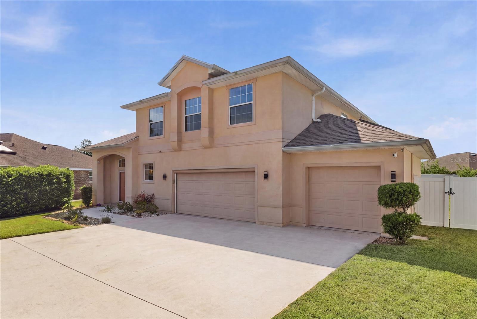 Single Family Residence in PALM COAST, FL - Daniel Dourado