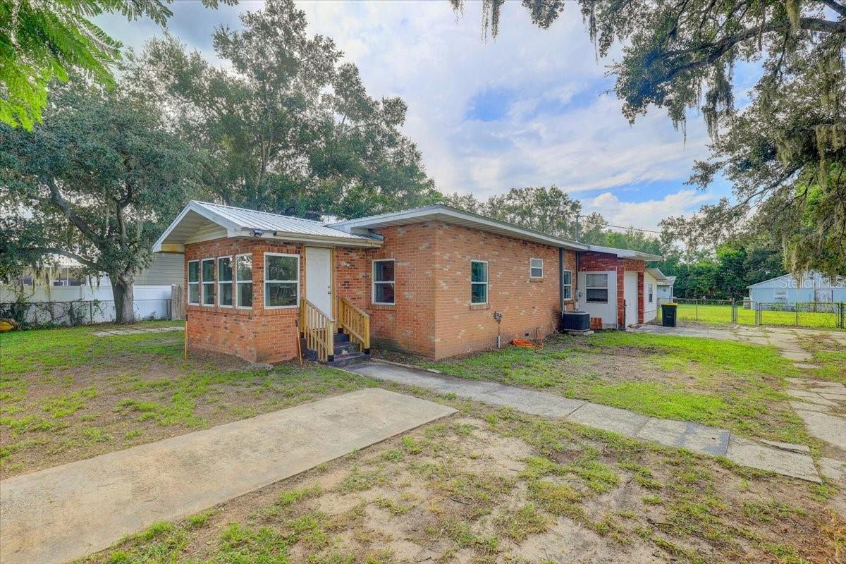 Single Family Residence in AUBURNDALE, FL - Daniel Dourado