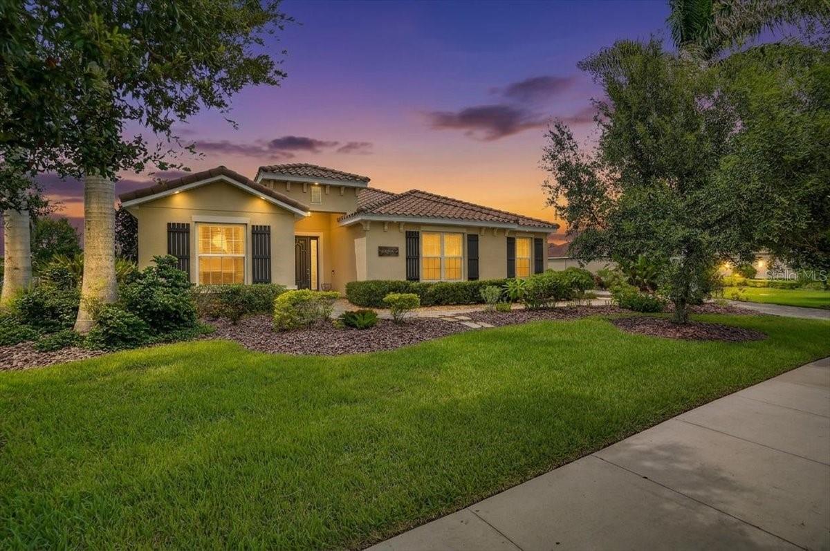 Single Family Residence in BRADENTON, FL - Daniel Dourado