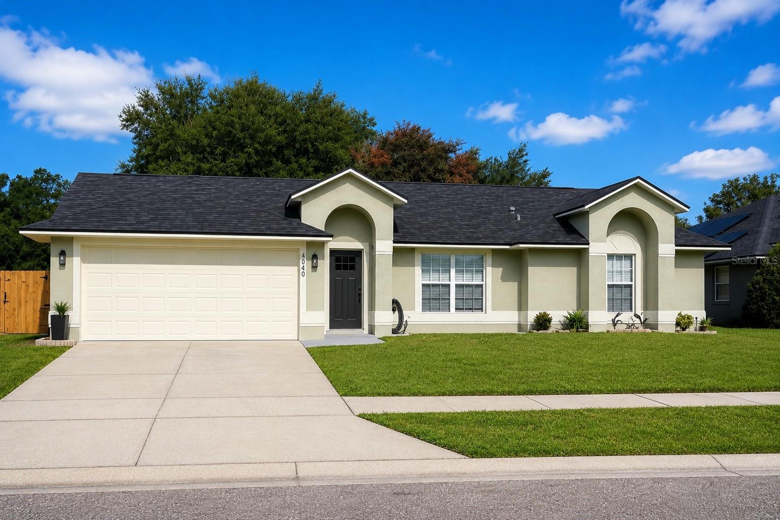 Single Family Residence in ORLANDO, FL - Daniel Dourado