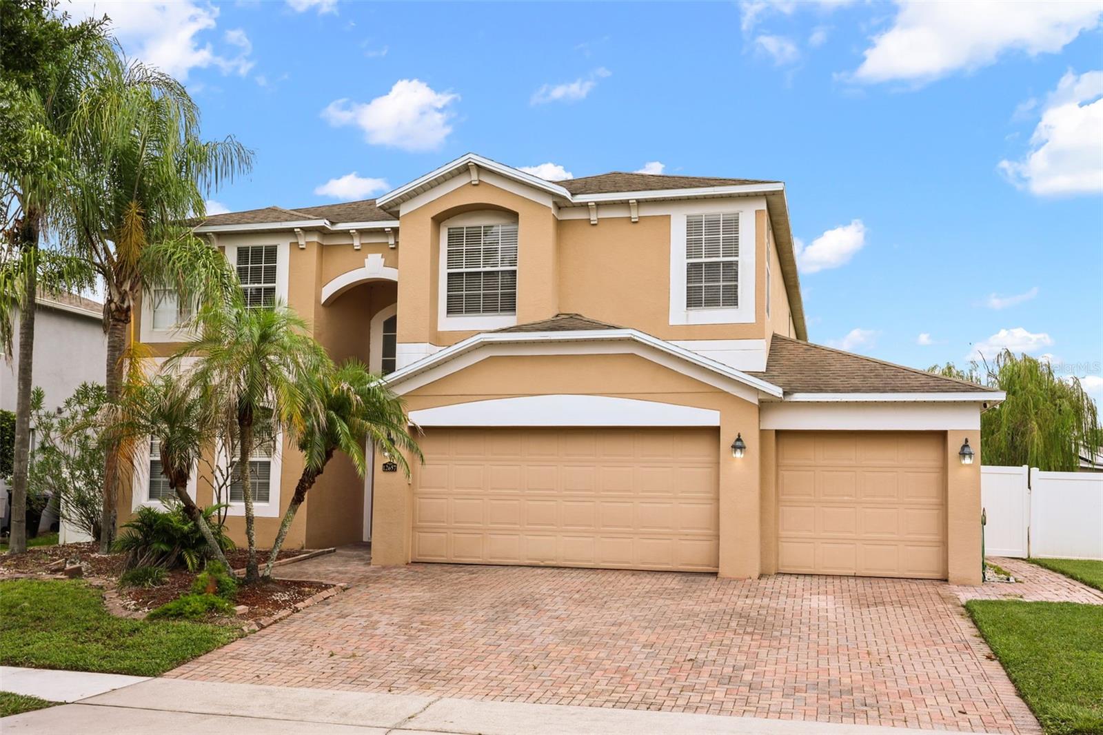 Single Family Residence in ORLANDO, FL - Daniel Dourado