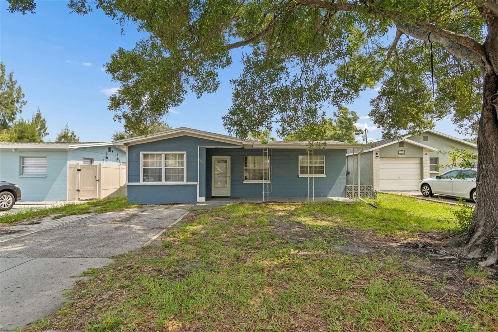 Single Family Residence em PINELLAS PARK, FL - Daniel Dourado