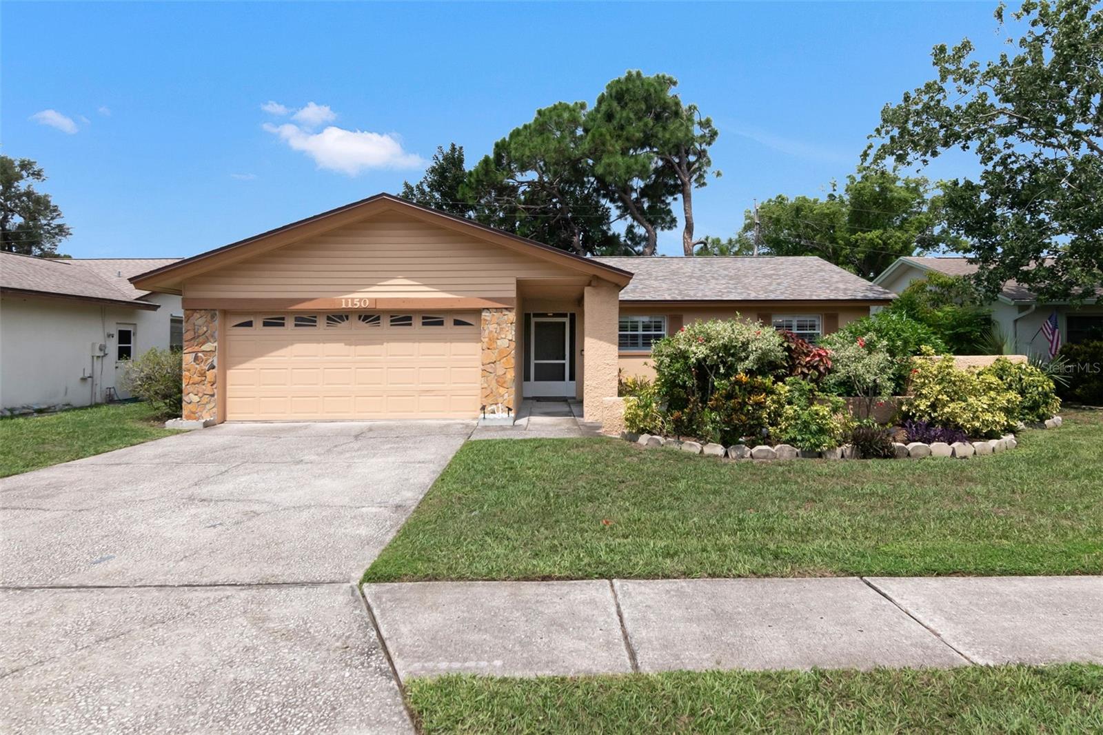 Single Family Residence in DUNEDIN, FL - Daniel Dourado