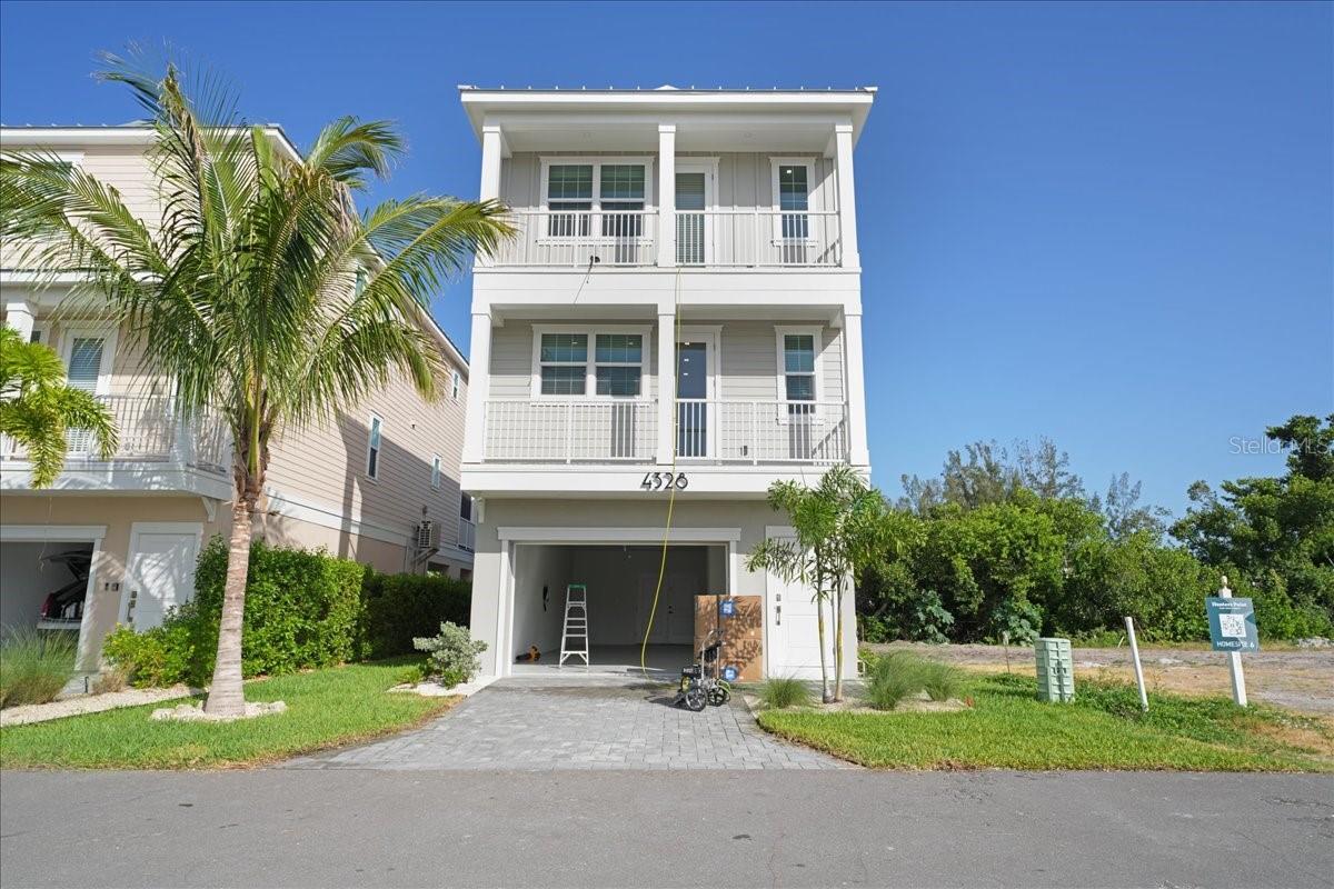 Single Family Residence in CORTEZ, FL - Daniel Dourado