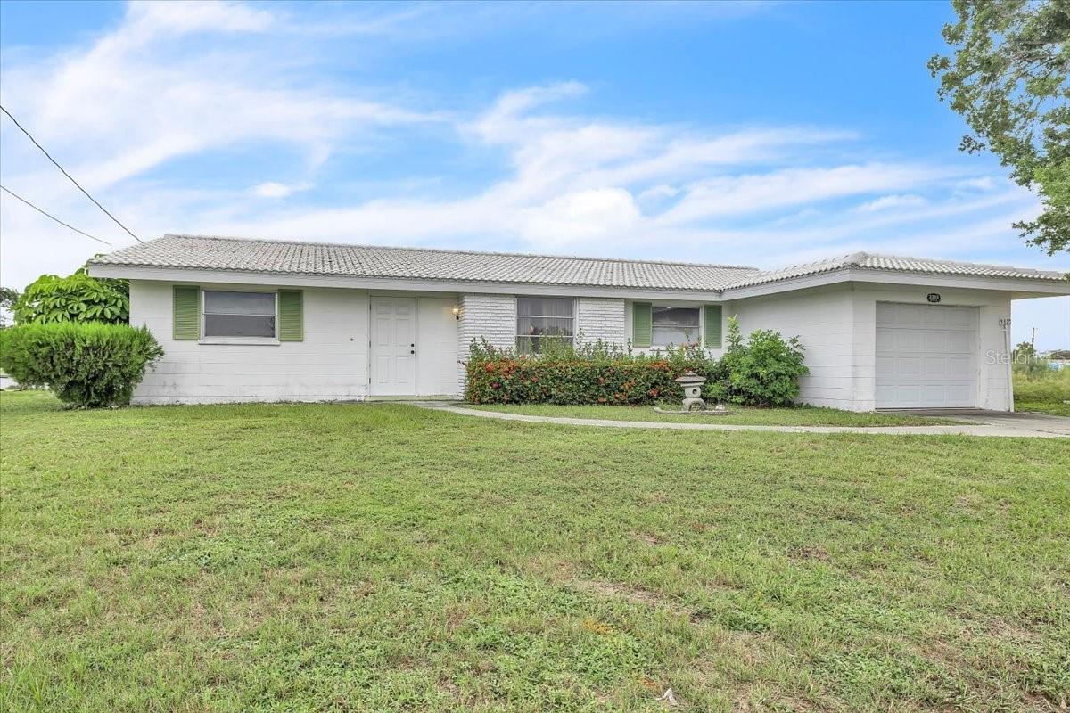 Single Family Residence em PORT CHARLOTTE, FL - Daniel Dourado