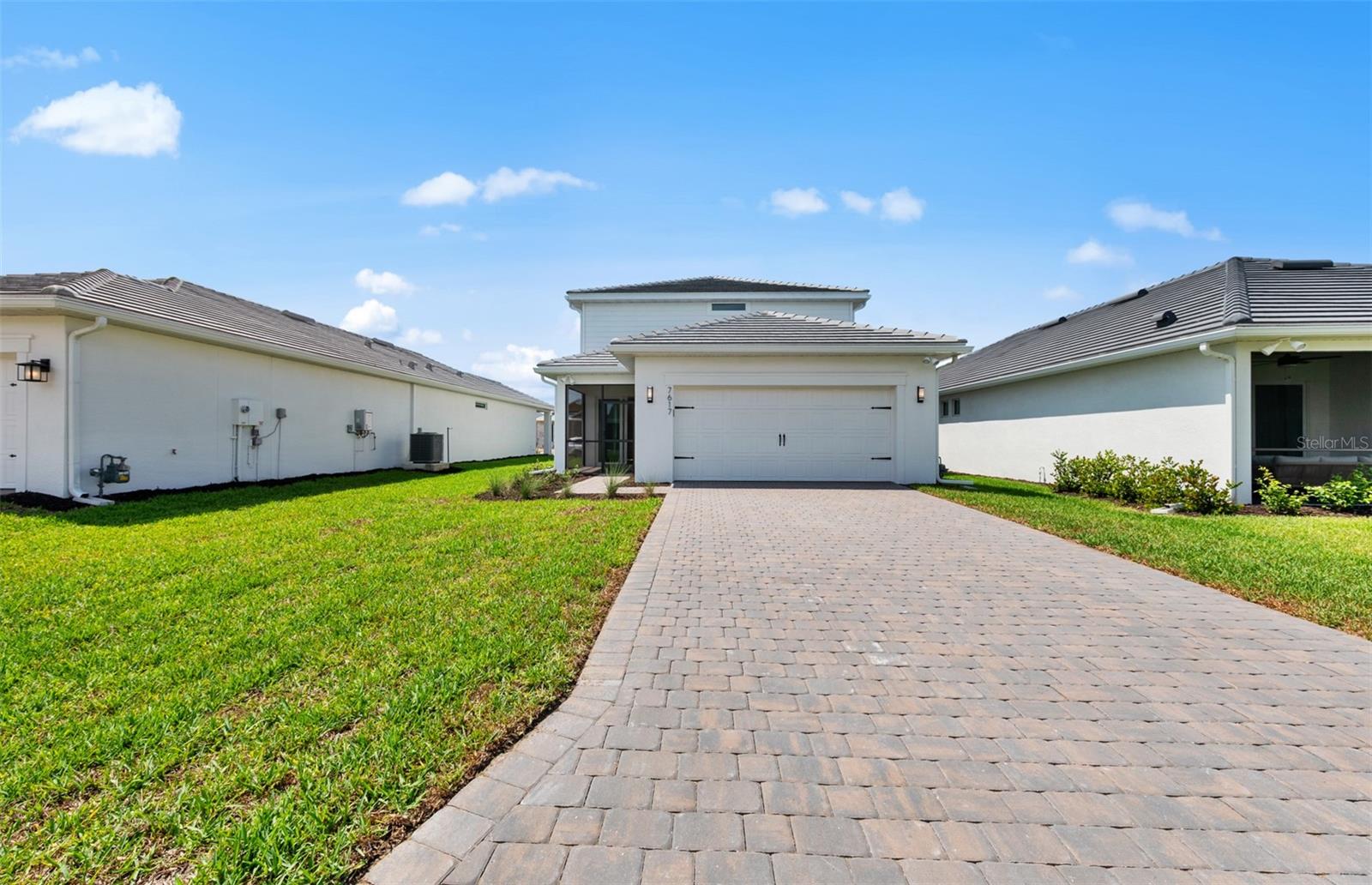 Single Family Residence in BRADENTON, FL - Daniel Dourado