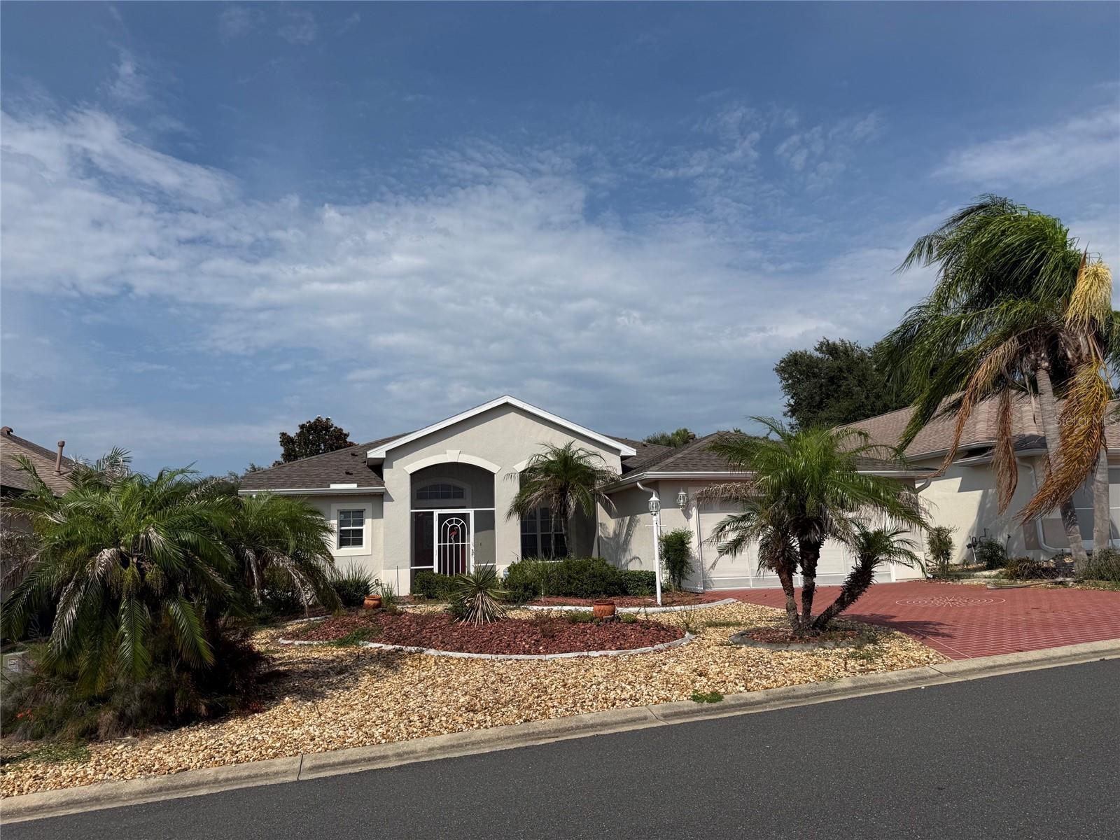 Single Family Residence in TAVARES, FL - Daniel Dourado