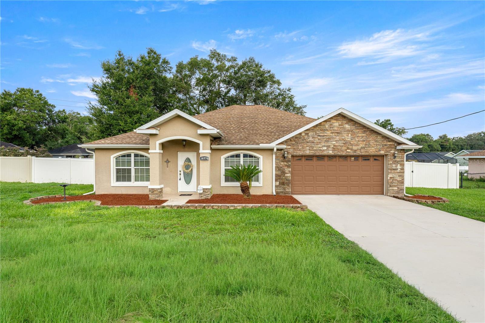Single Family Residence em SUMMERFIELD, FL - Daniel Dourado