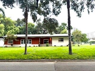 Single Family Residence in ORLANDO, FL - Daniel Dourado