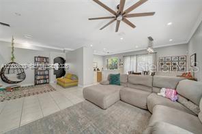 Single Family Residence in PEMBROKE PINES, FL - Daniel Dourado