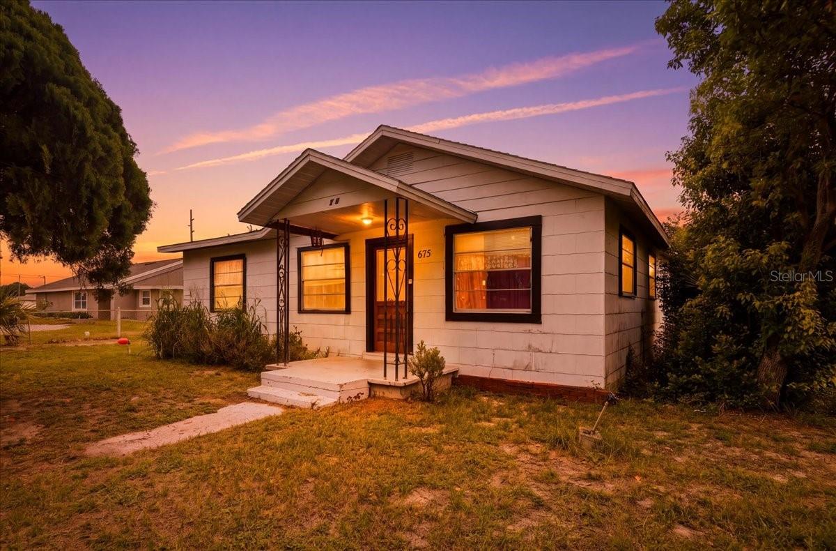 Single Family Residence in EAGLE LAKE, FL - Daniel Dourado