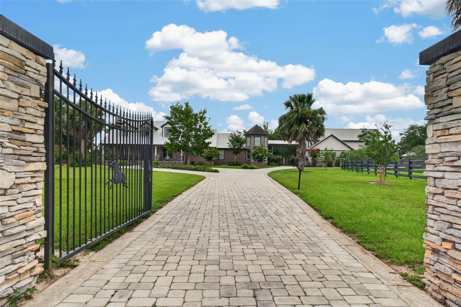 Single Family Residence em UMATILLA, FL - Daniel Dourado