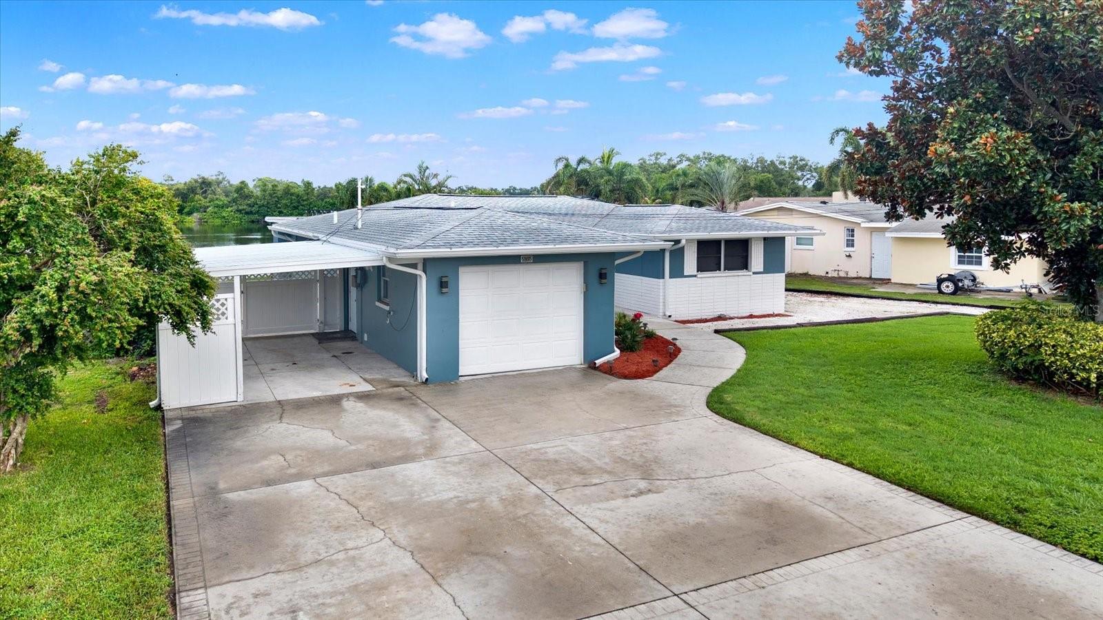 Single Family Residence in SEMINOLE, FL - Daniel Dourado