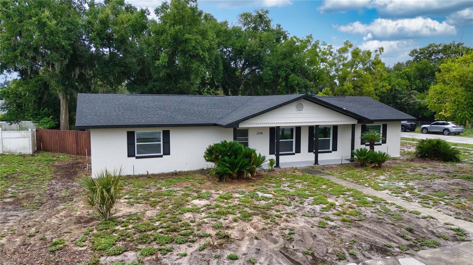 Single Family Residence in MOUNT DORA, FL - Daniel Dourado