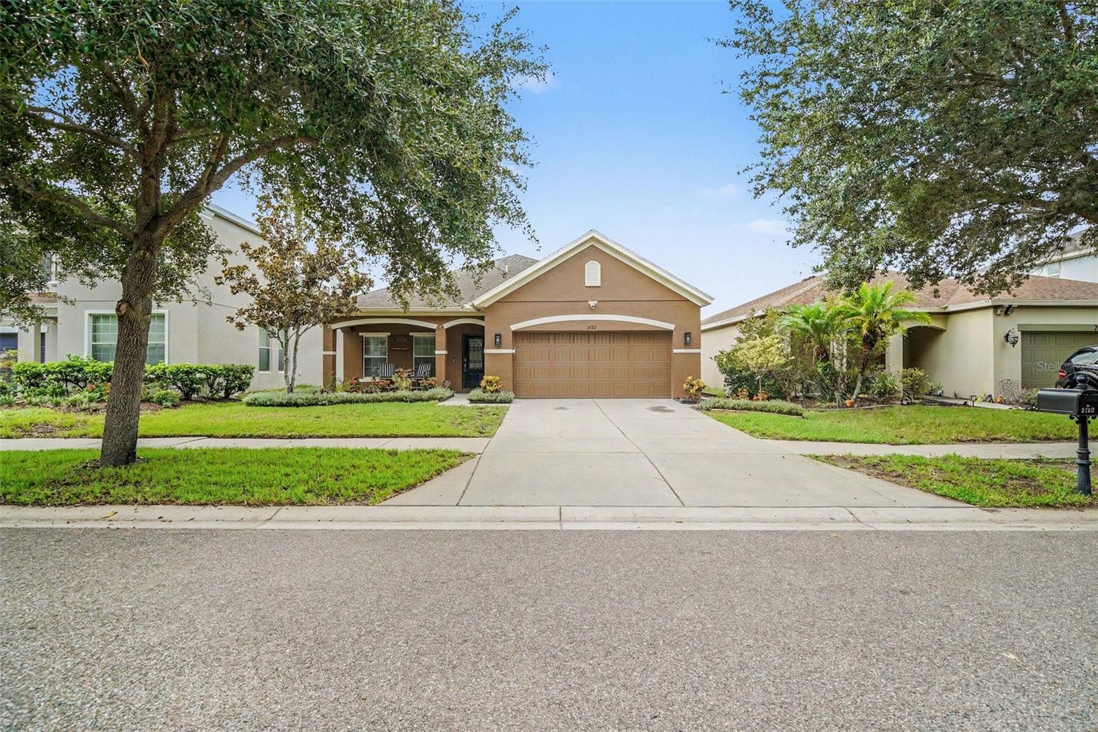 Single Family Residence in LUTZ, FL - Daniel Dourado