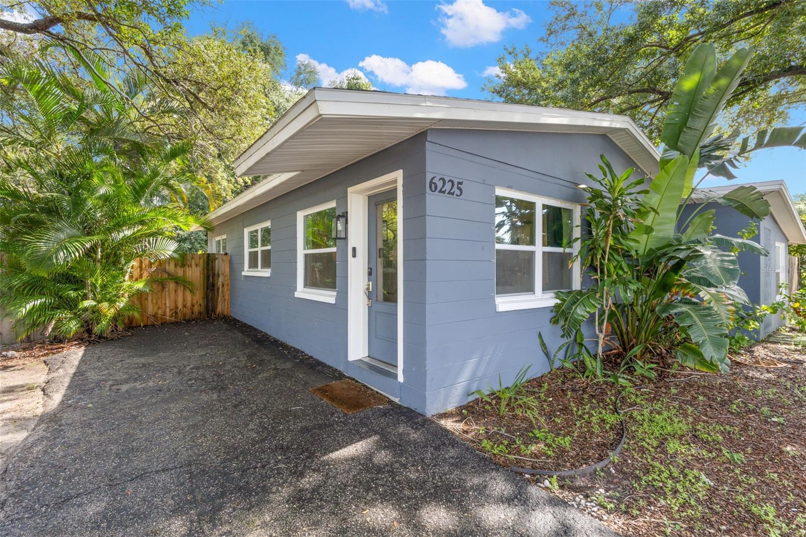 Single Family Residence em PINELLAS PARK, FL - Daniel Dourado