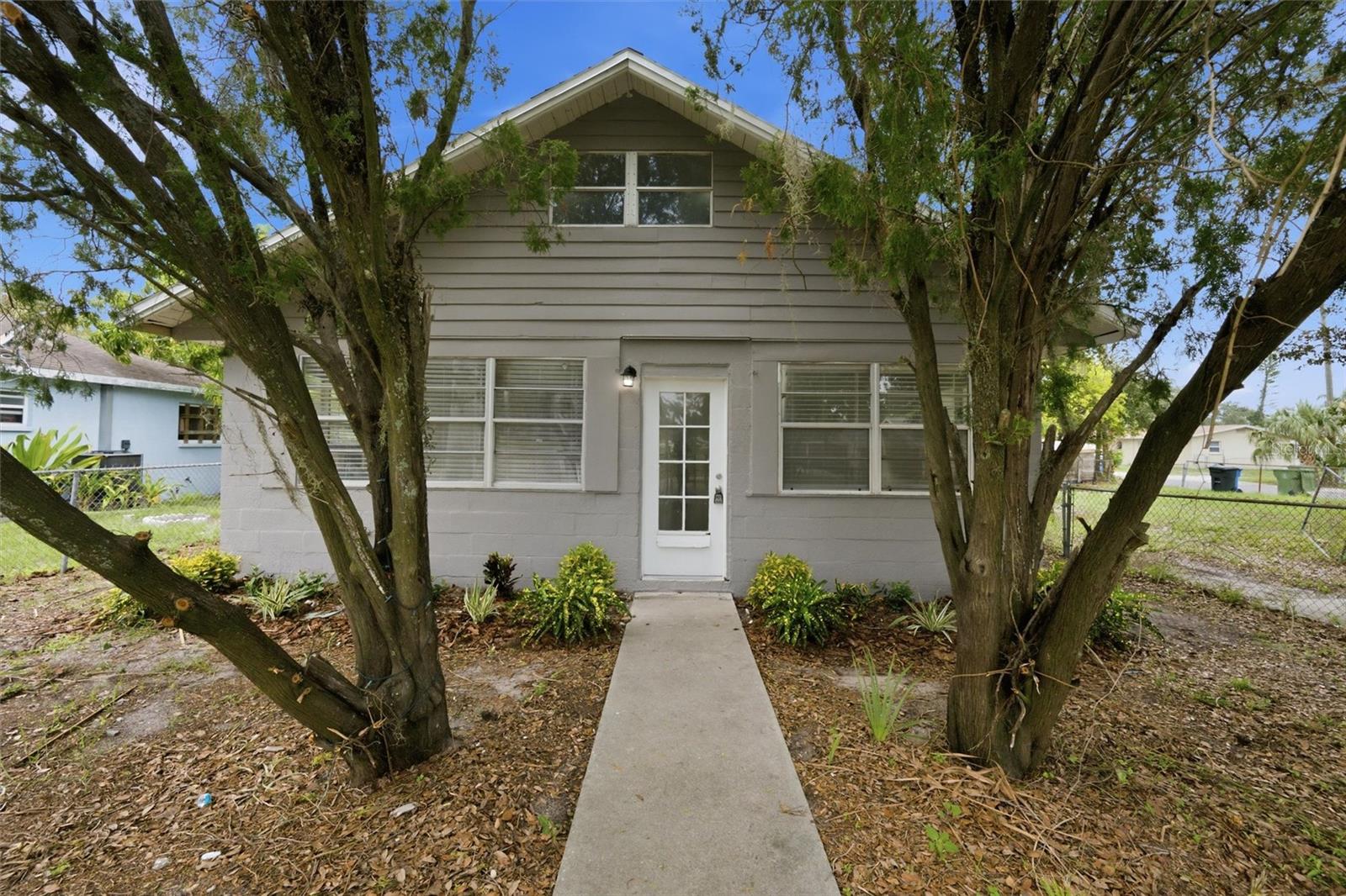 Single Family Residence in BRADENTON, FL - Daniel Dourado