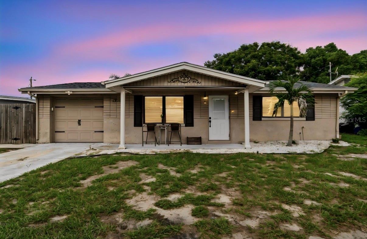 Single Family Residence in NEW PORT RICHEY, FL - Daniel Dourado