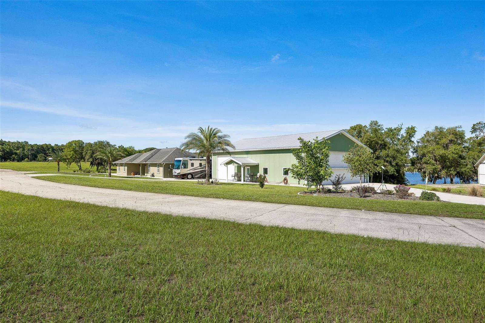 Single Family Residence in CRESCENT CITY, FL - Daniel Dourado