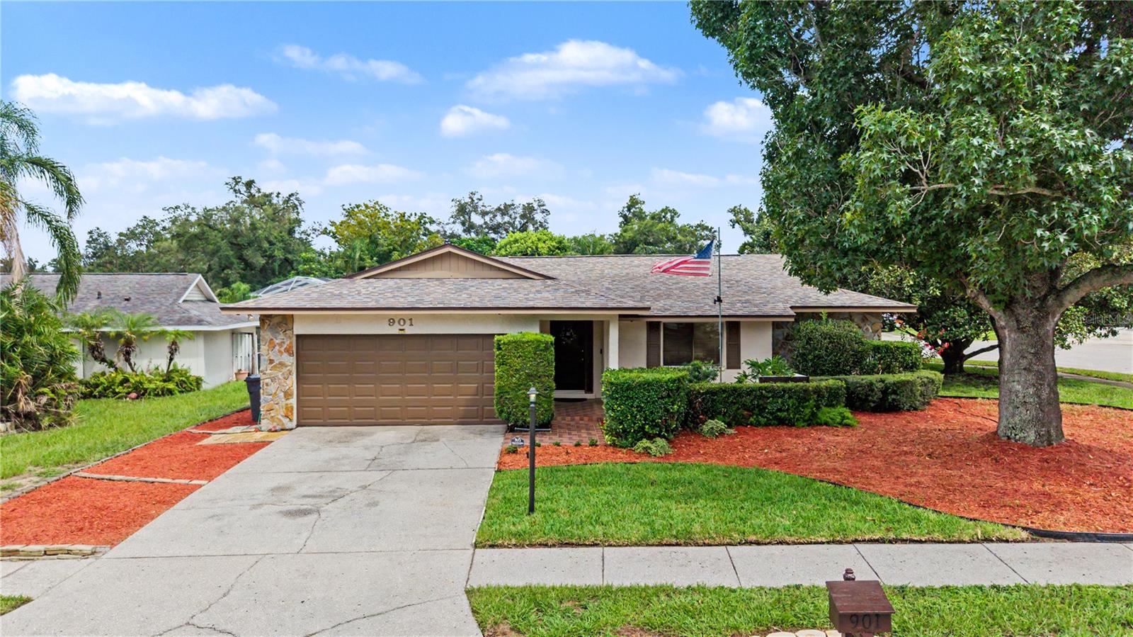 Single Family Residence in VALRICO, FL - Daniel Dourado