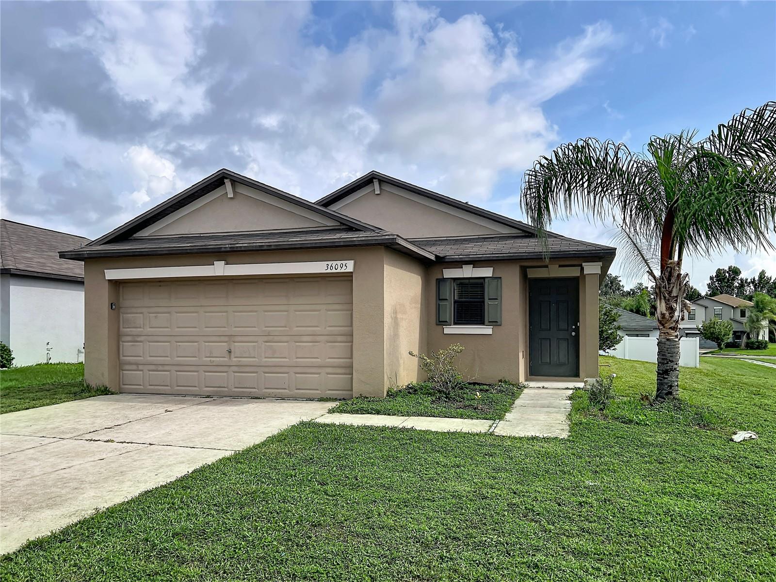 Single Family Residence em ZEPHYRHILLS, FL - Daniel Dourado