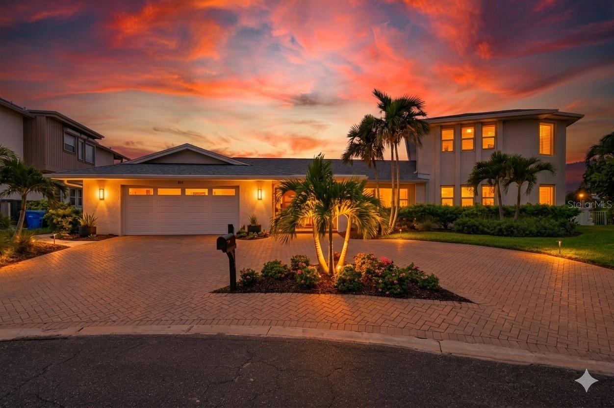 Single Family Residence in CLEARWATER BEACH, FL - Daniel Dourado