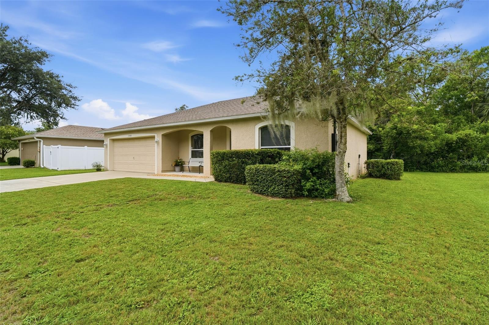 Single Family Residence in DELAND, FL - Daniel Dourado
