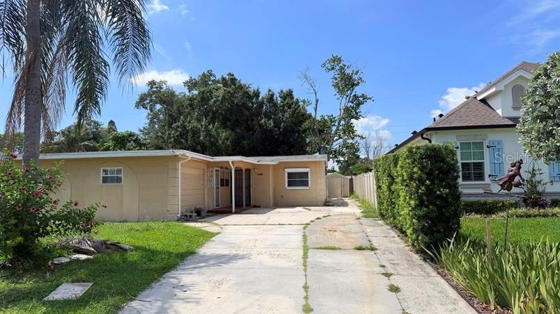 Single Family Residence in TAMPA, FL - Daniel Dourado