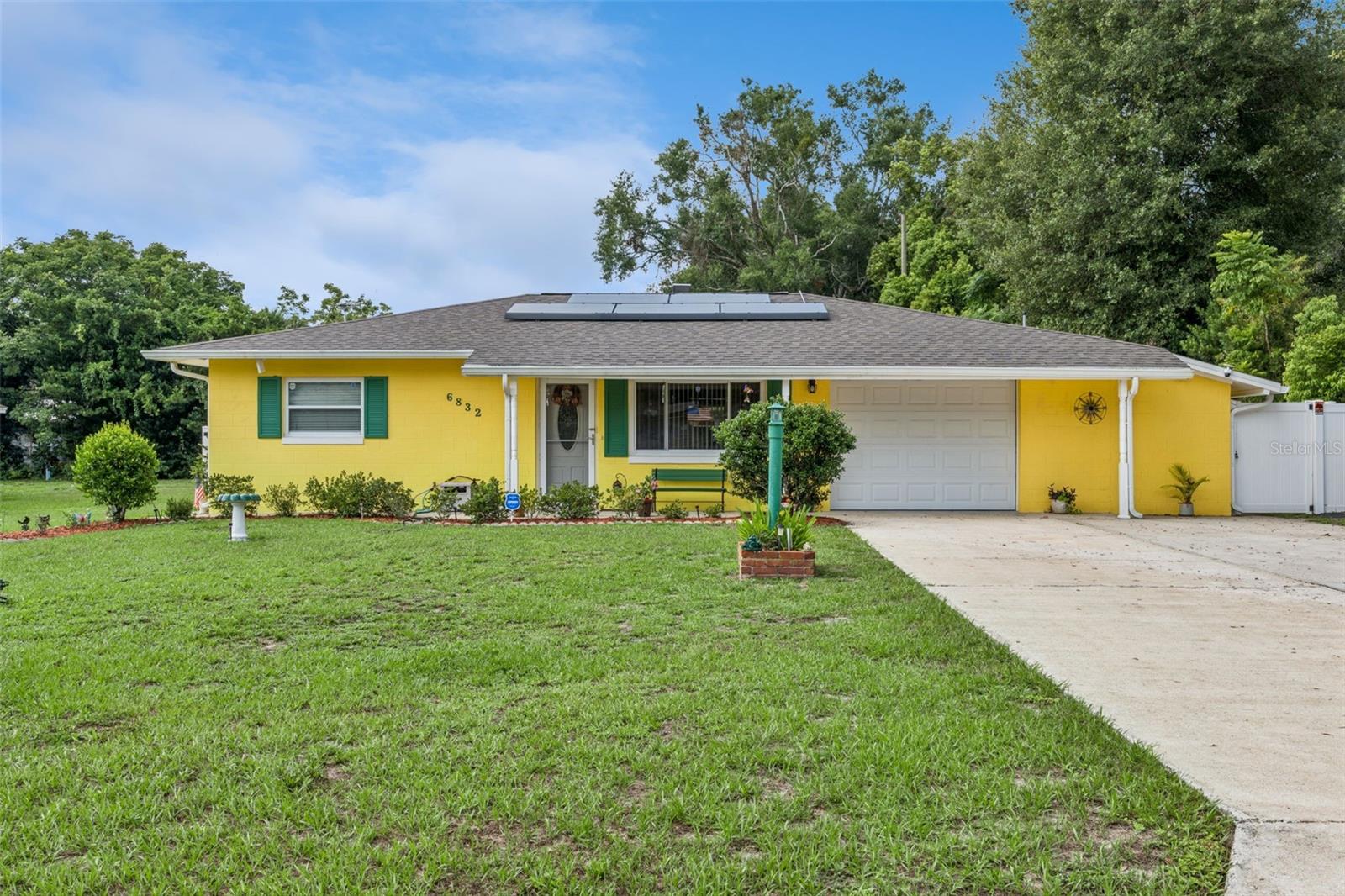 Single Family Residence in MOUNT DORA, FL - Daniel Dourado