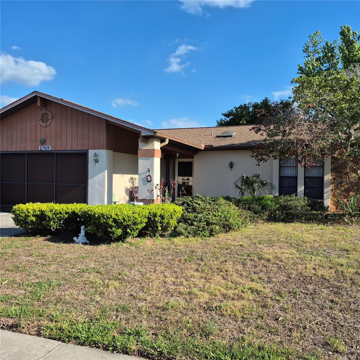 Single Family Residence in NEW PORT RICHEY, FL - Daniel Dourado