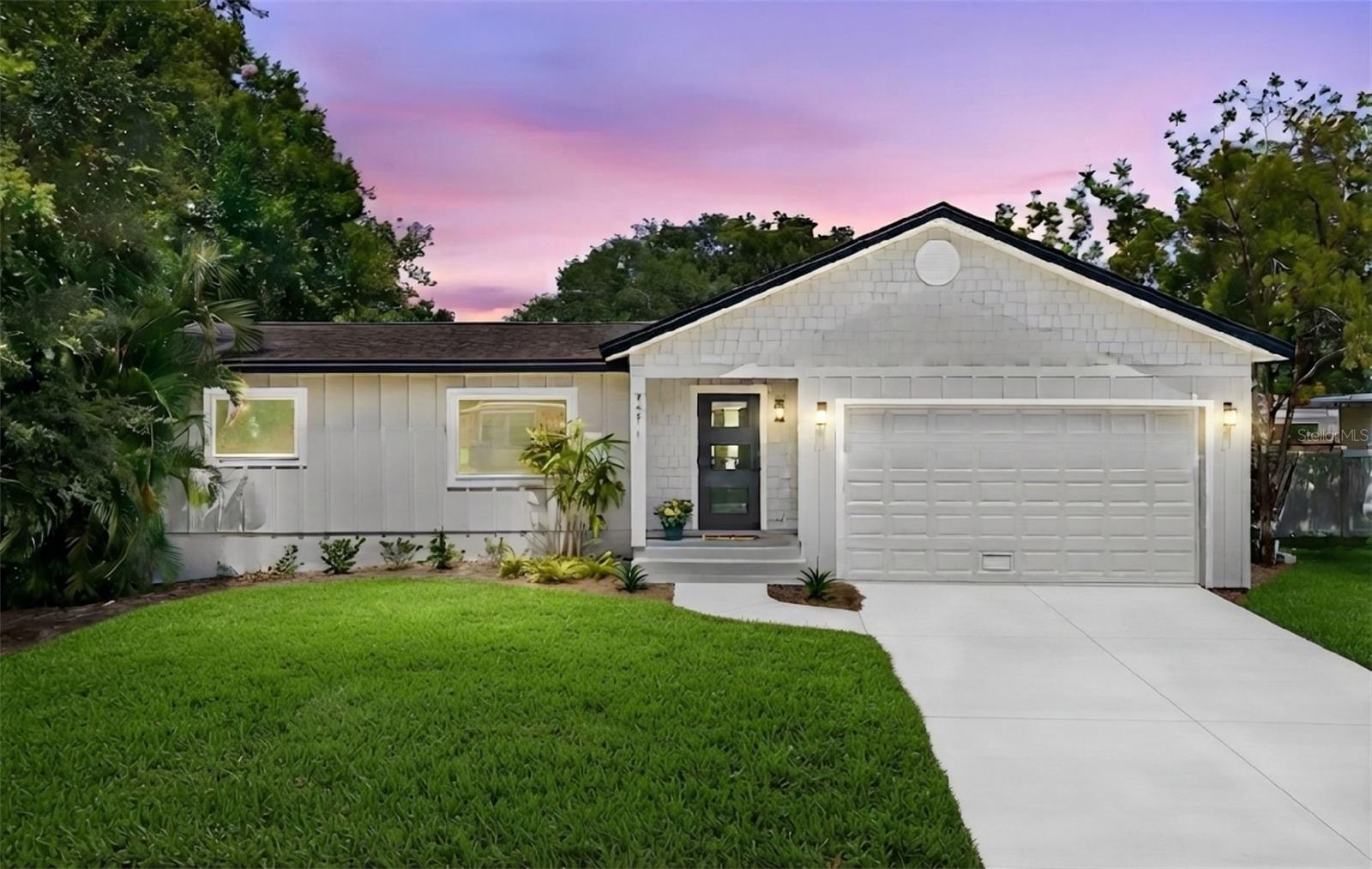 Single Family Residence in ST PETERSBURG, FL - Daniel Dourado