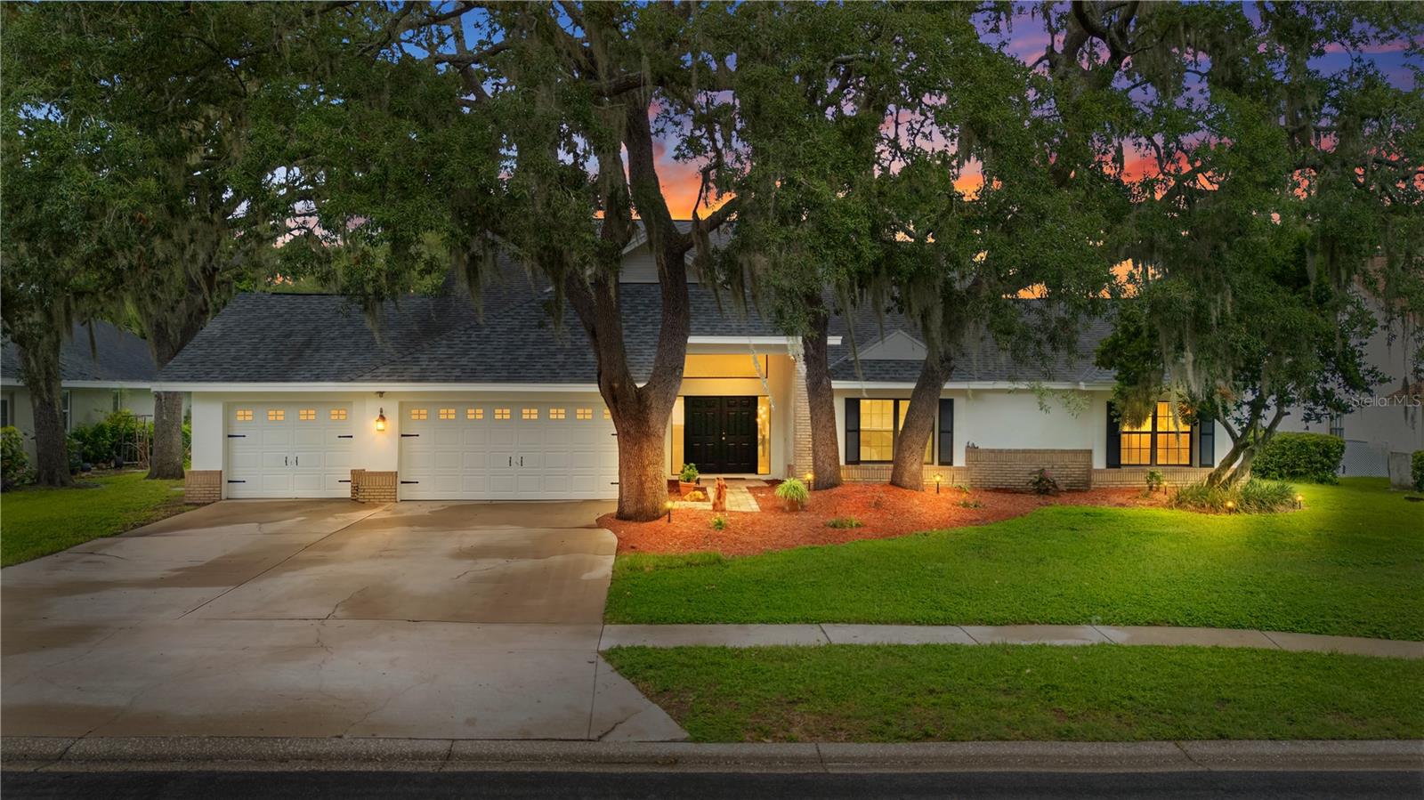 Single Family Residence in VALRICO, FL - Daniel Dourado