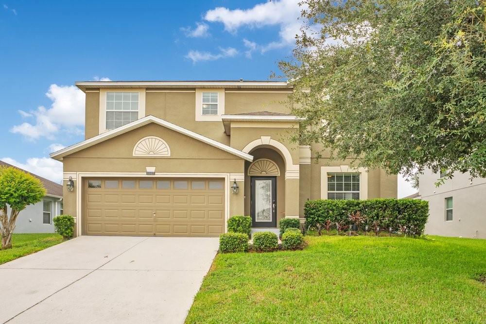 Single Family Residence in MOUNT DORA, FL - Daniel Dourado