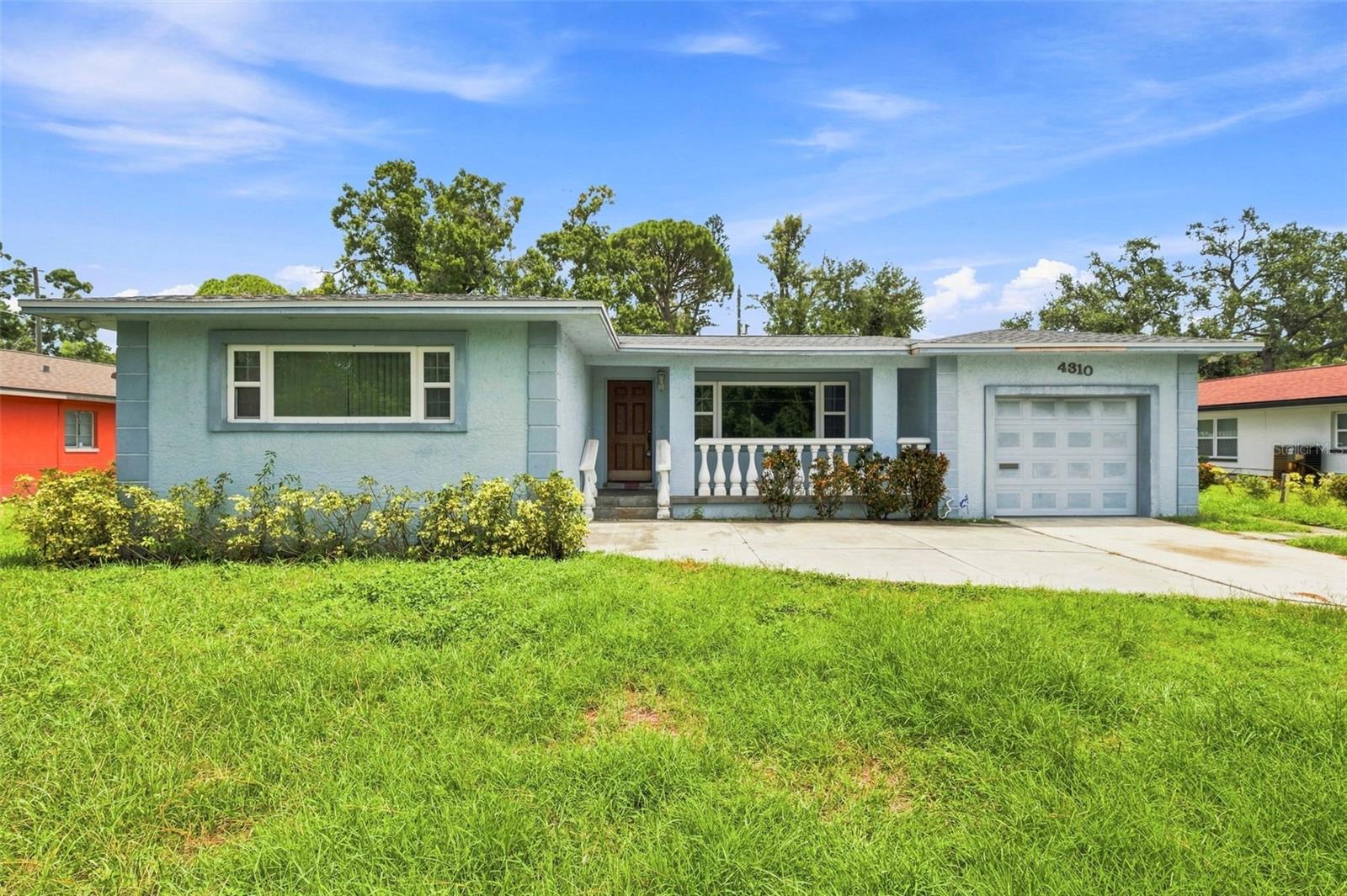 Single Family Residence in ST PETERSBURG, FL - Daniel Dourado
