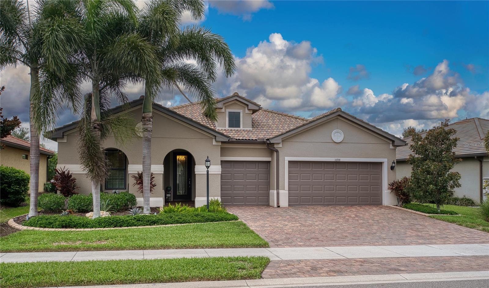 Single Family Residence in BRADENTON, FL - Daniel Dourado