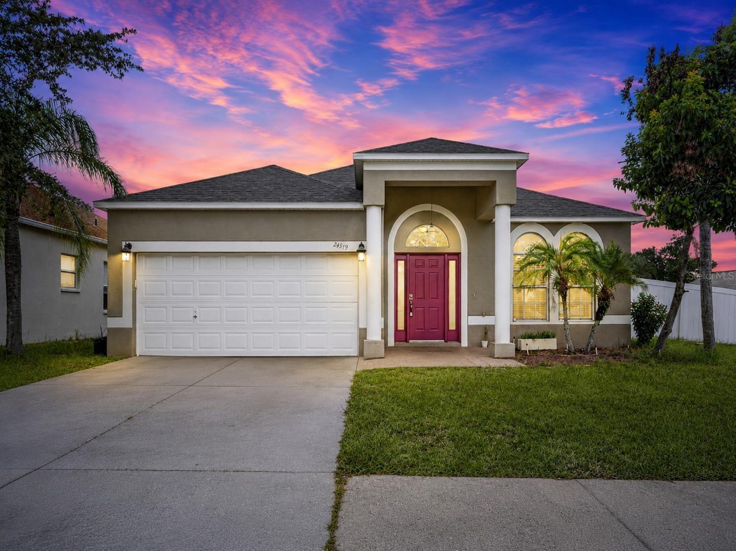 Single Family Residence in LUTZ, FL - Daniel Dourado